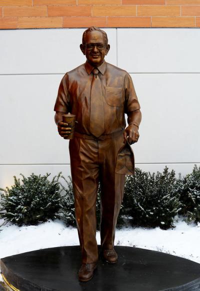 Dave Thomas Statue