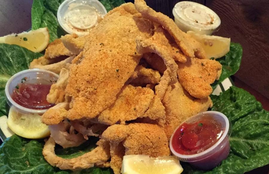 Floyd's Seafood platter in Beaumont Texas