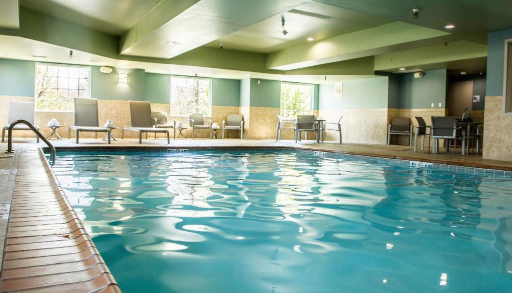 Holiday Inn Express Pool