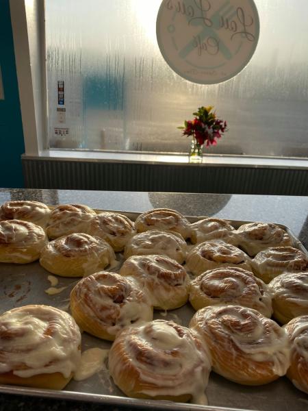 cinnamon rolls sitting in a window at lou lous cafe offering family meals and breakfast during coronavirus pandemic