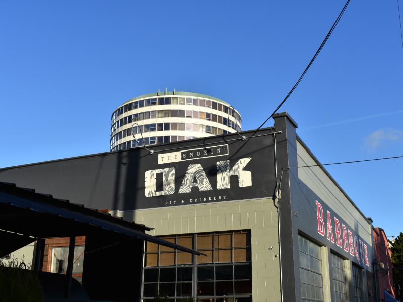 Smokin' Oak exterior