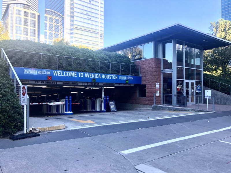 Entrance to the Avenida Houston Central Garage