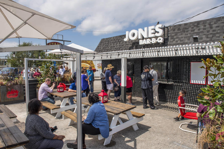 Jones Bar-B-Q outside