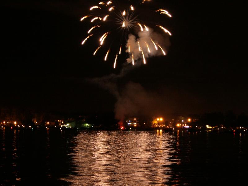 fireworks-lake