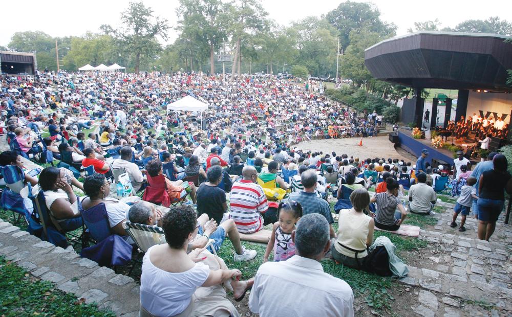 Large Crowd At The Dogwood Dell Festival of Arts In Richmond, VA