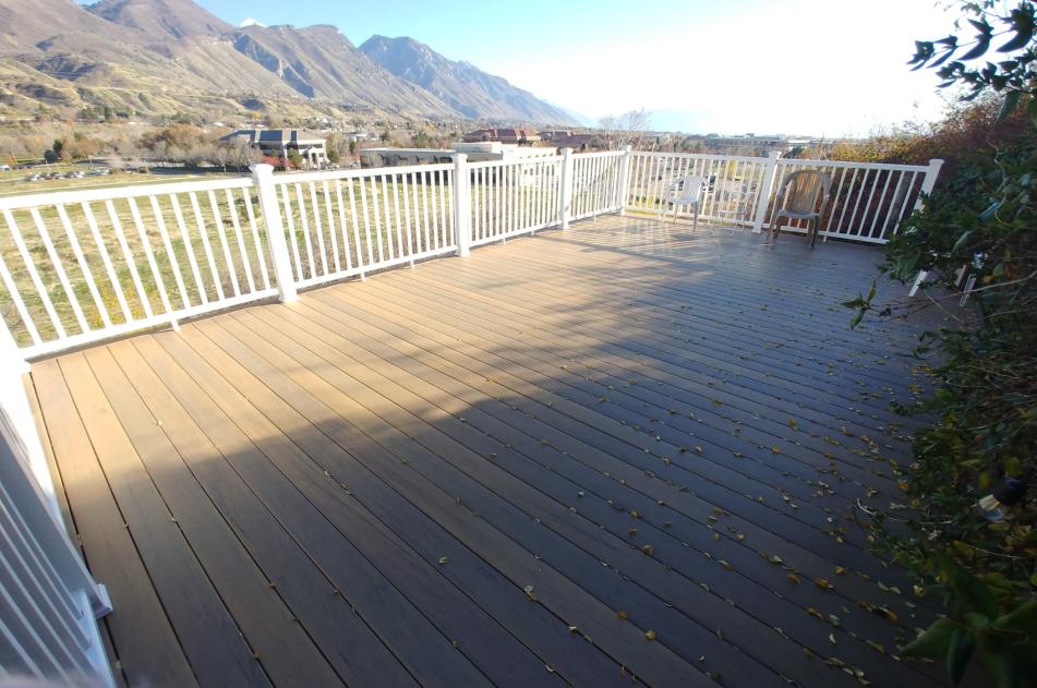 Lower deck