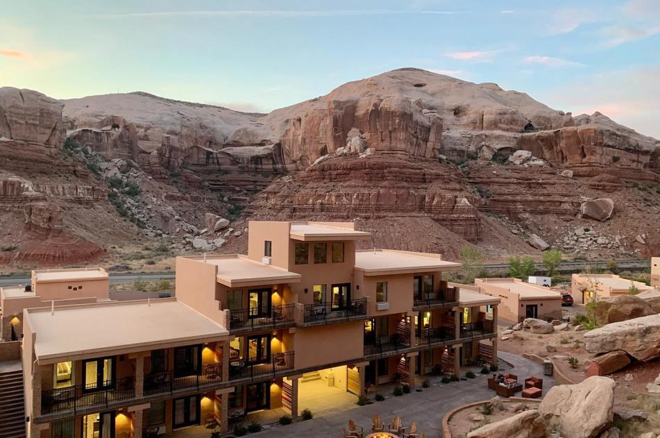 Bluff Dwellings Resort & Spa