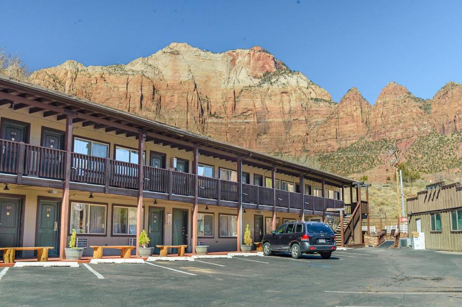 Historic Pioneer Lodge