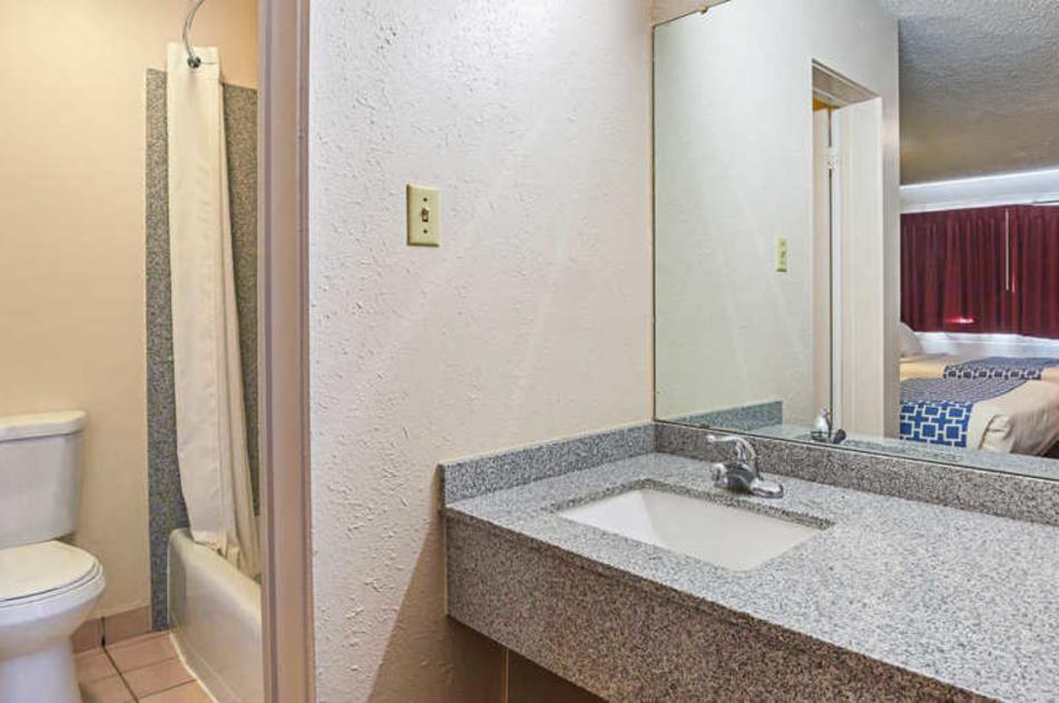 Bathroom/Shower