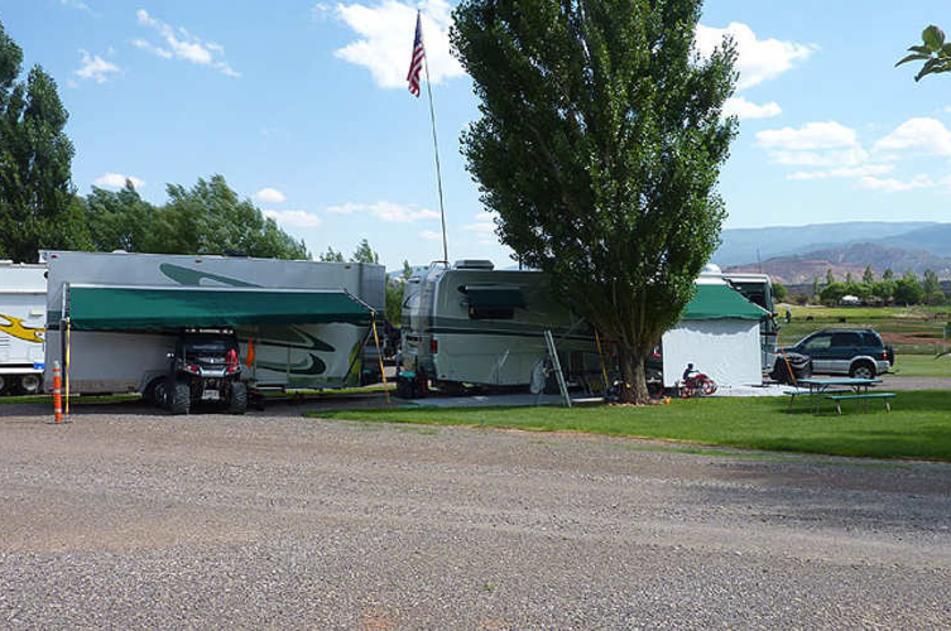 Wonderland RV Park - Gallery - Trailer Campground View