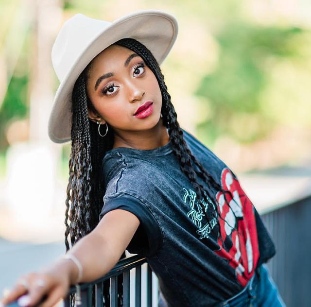 Amiee Sue Photography portrait 2000x1500 72dpi