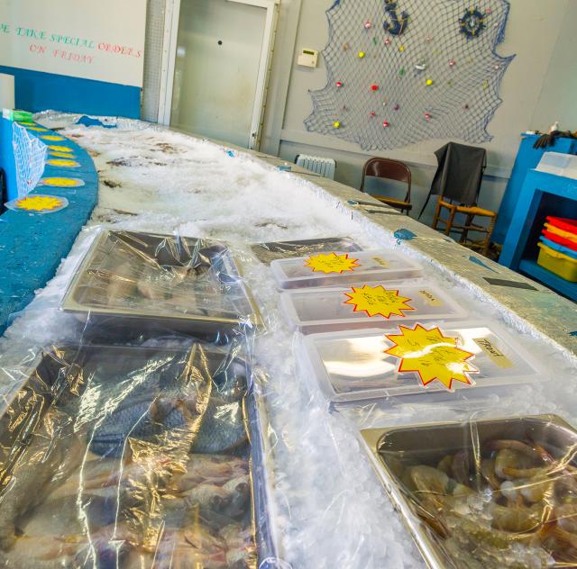 D's Seafood Market Ice Bar 2000x1500