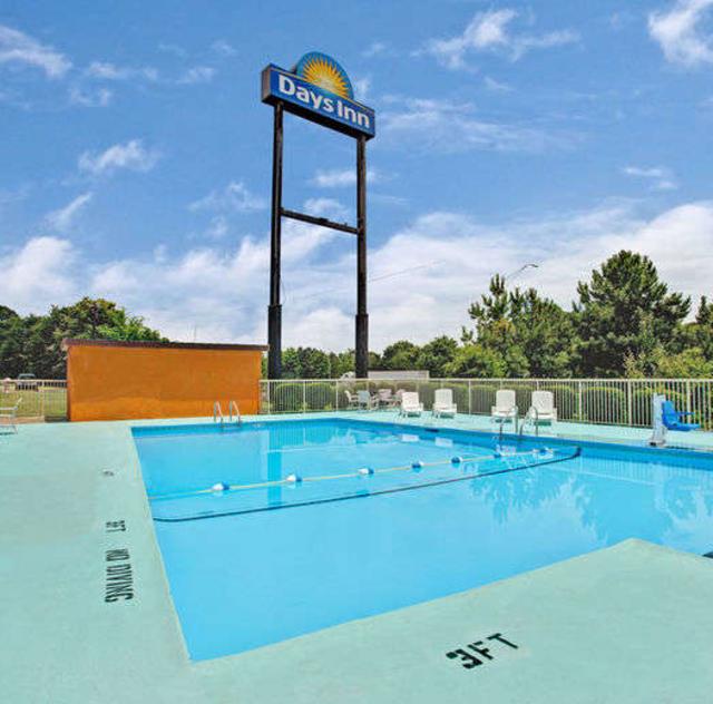Days Inn Benson Outdoor Pool