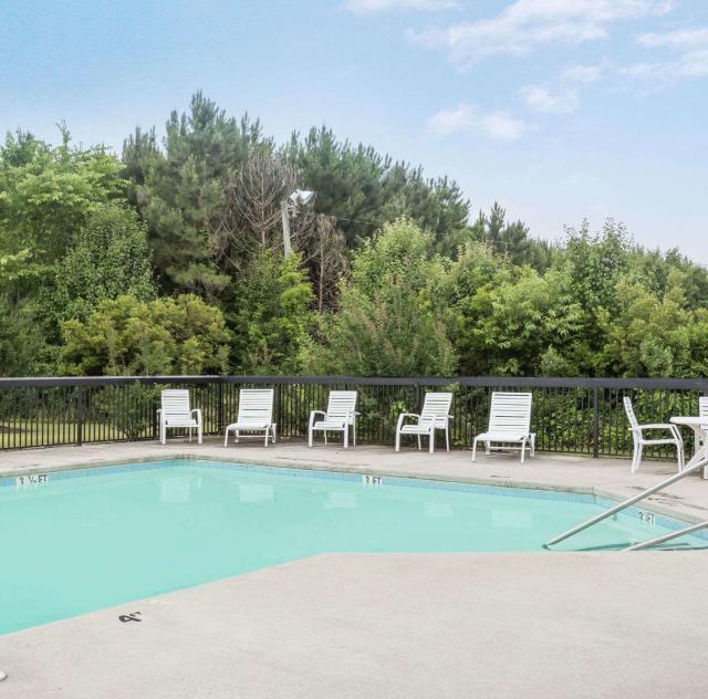 Days Inn Selma Outdoor Pool