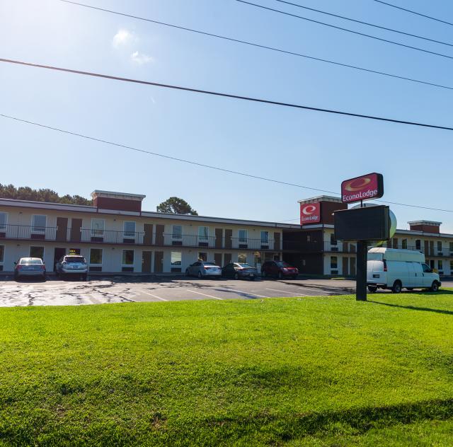 Econo Lodge Smithfield 2 2000x1500 72dpi