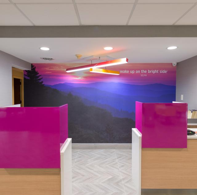 La Quinta Front Desk 2000x1500 72dpi