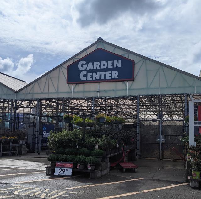 Lowes Garden Center Smithfield 2000x1500 72dpi