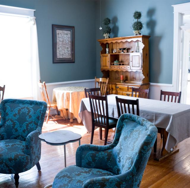 McWades Inn common area 2000x1500 72dpi