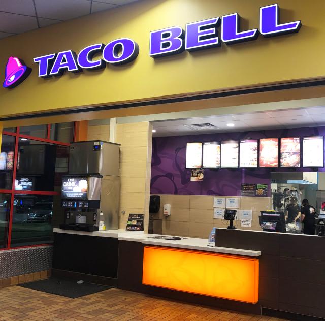 Pizza Hut Taco Bell 3 2000x1500 72 dpi