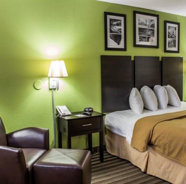 Quality Inn Kenly King Room