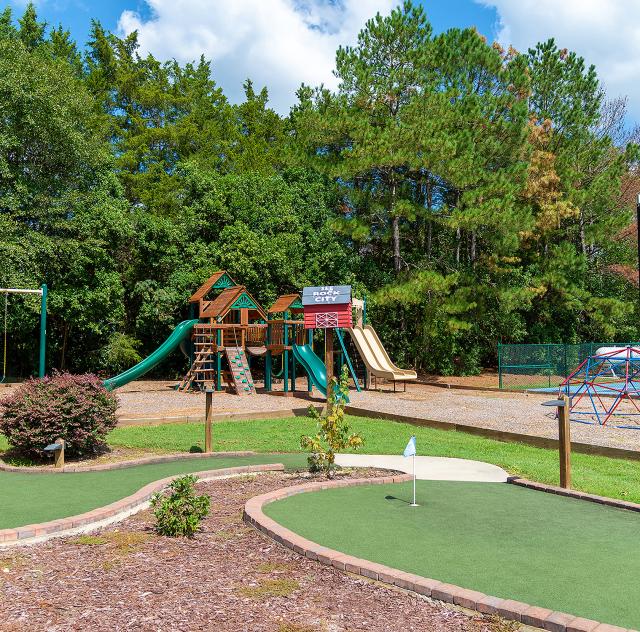 Raleigh_Oaks_playground