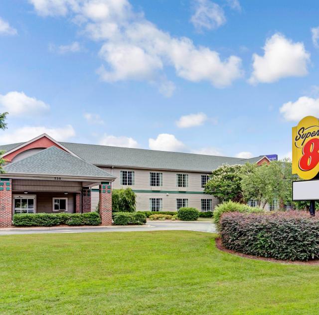 Super 8 Exterior