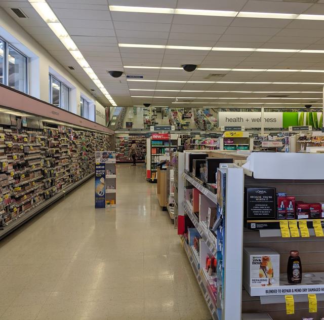 Walgreens Interior 2000x1500 72dpi