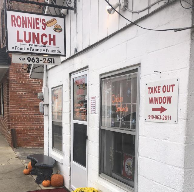 ronnies lunch 2000x1500@72dpi
