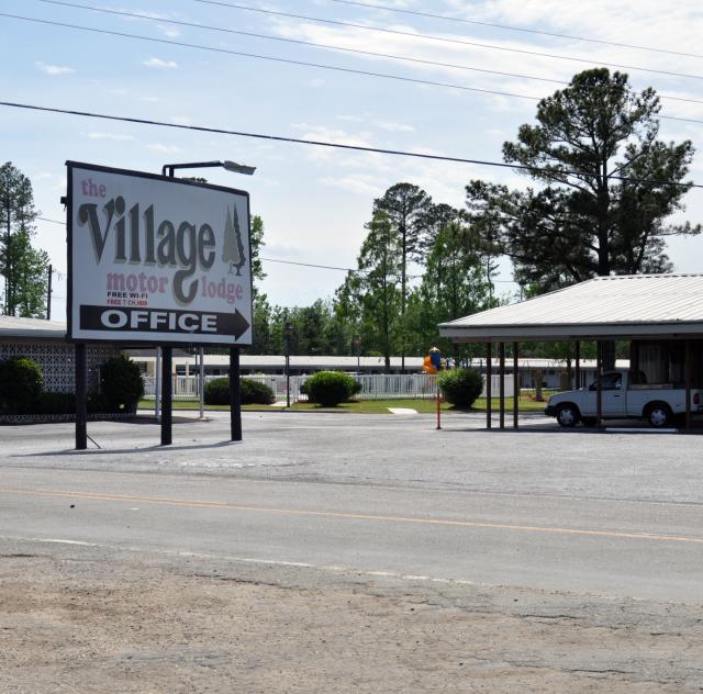 VILLAGE MOTOR LODGE