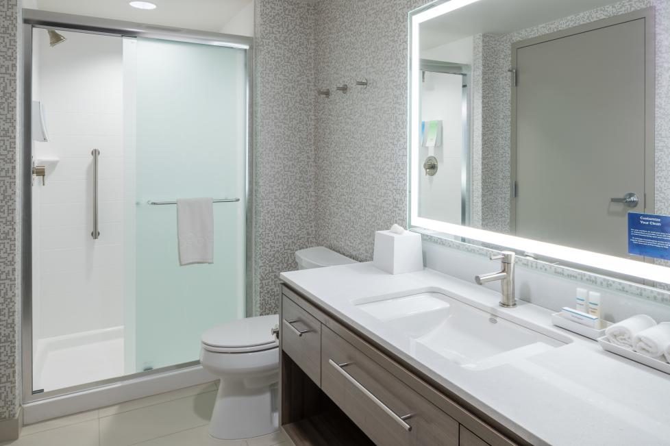 Home2 Suites by Hilton - Fort Worth Cultural District bathroom