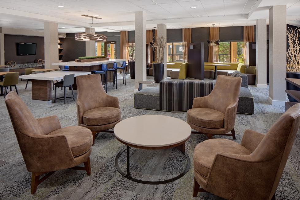 Courtyard I30 lobby