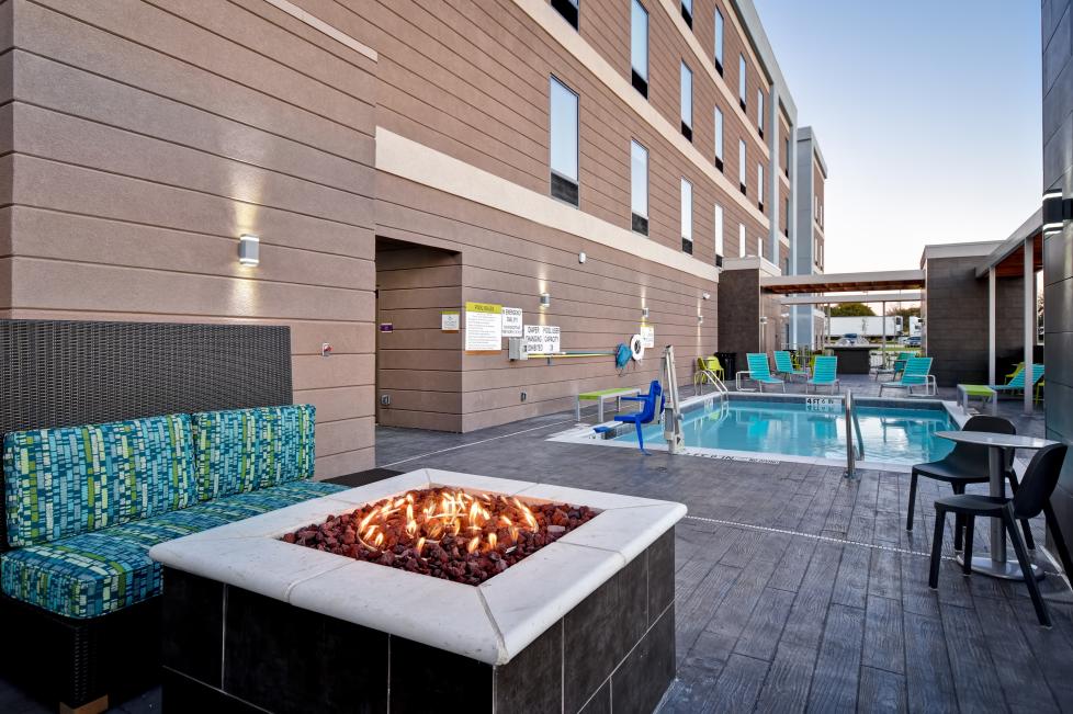Outdoor Pool/Patio