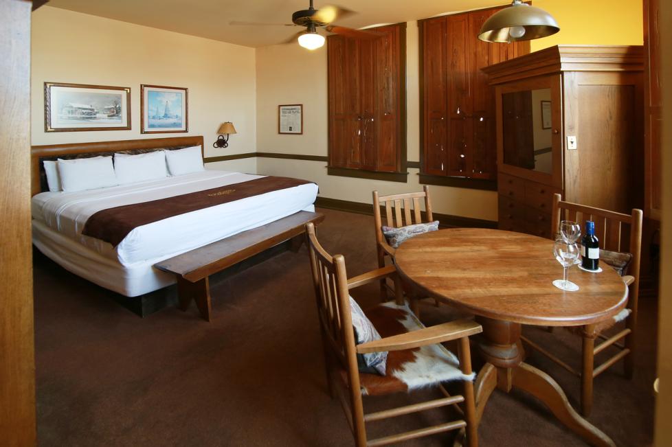Bonnie and Clyde Suite