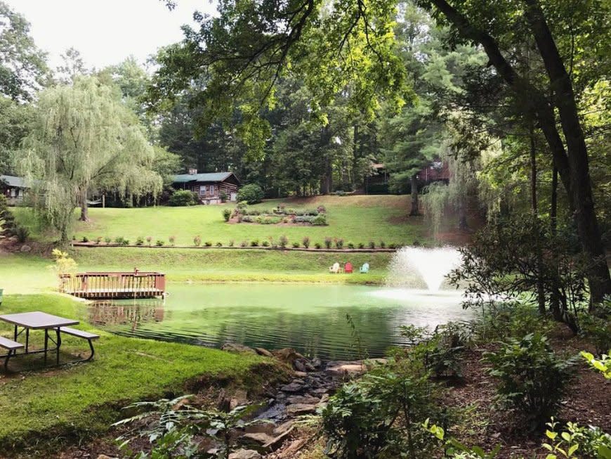 Asheville Cabins of Willow Winds Grounds