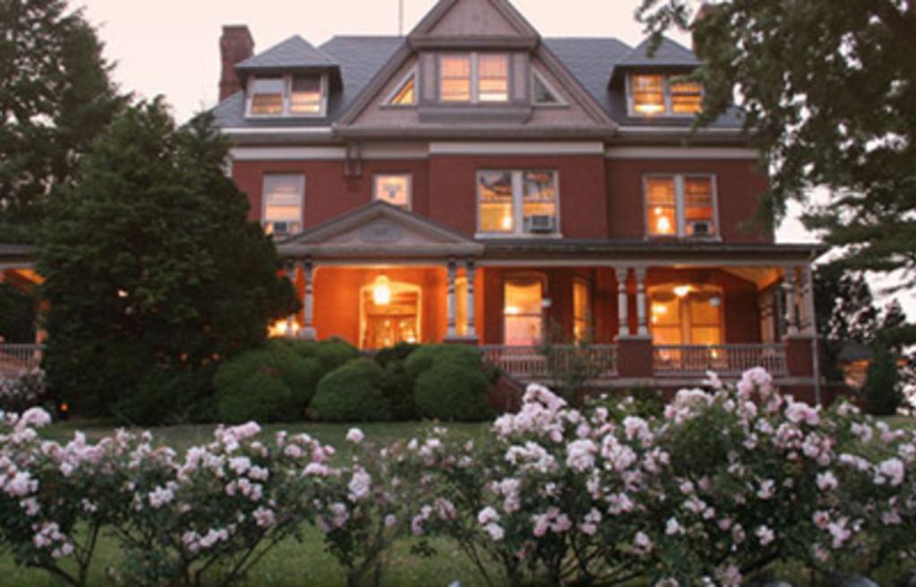 B.F. Hiestand House Bed & Breakfast