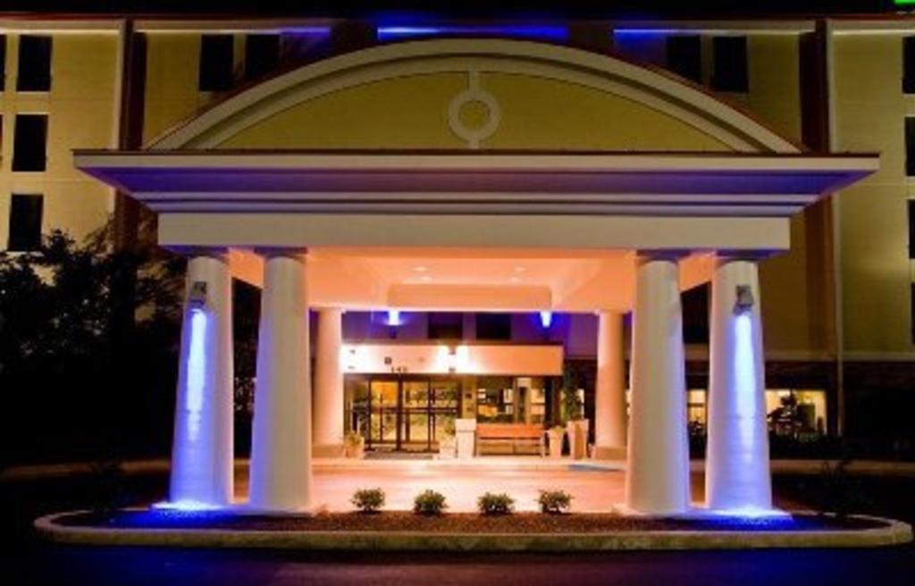 Holiday Inn Express & Suites