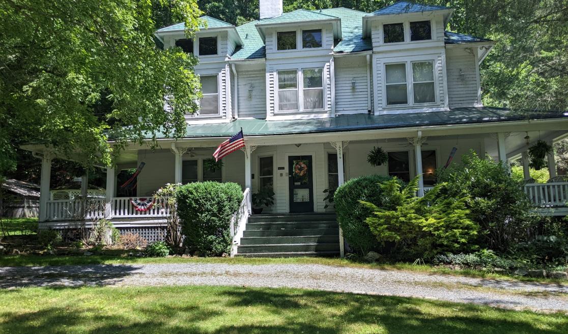 Taylor House Inn.jpg