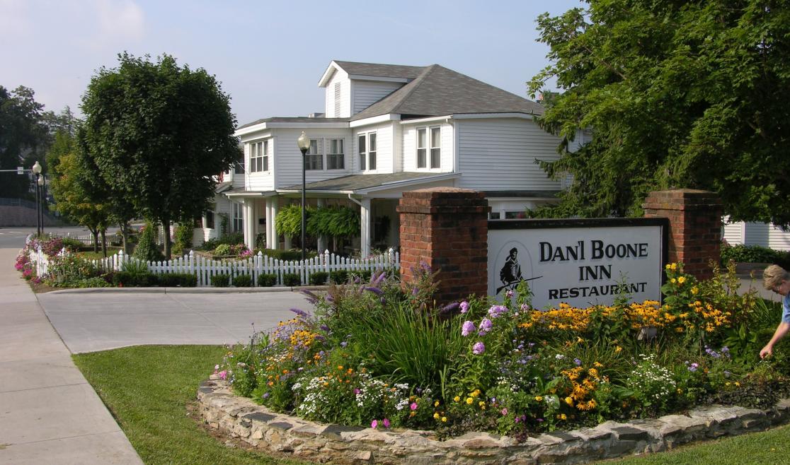 Dan'l Boone Inn.jpg