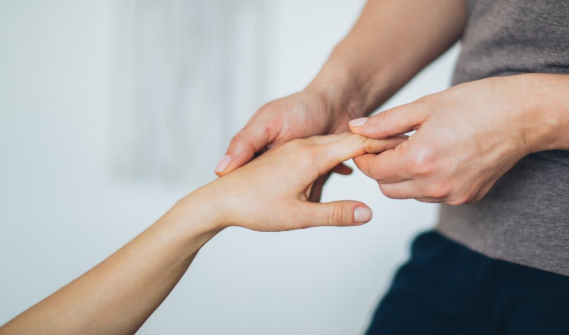 Hand-massage-1200x628.jpg