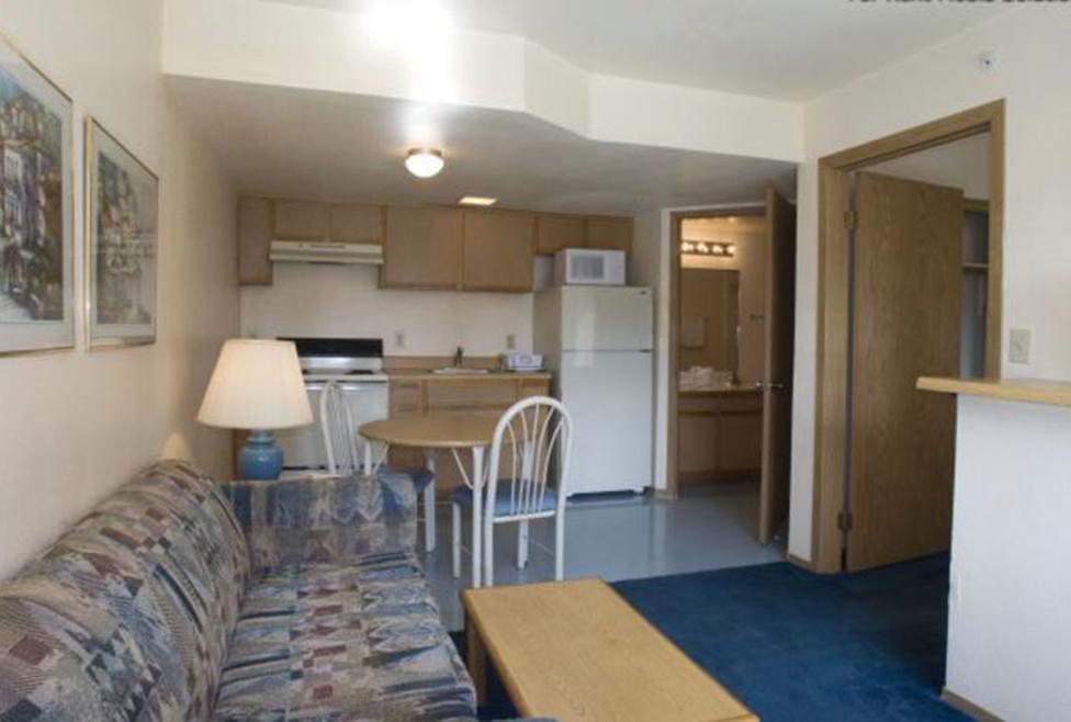 Budget Suites of America - Room 1