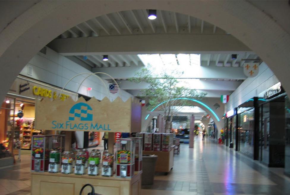 Six Flags Mall