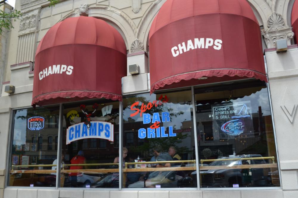 Champs Sports Bar & Grill