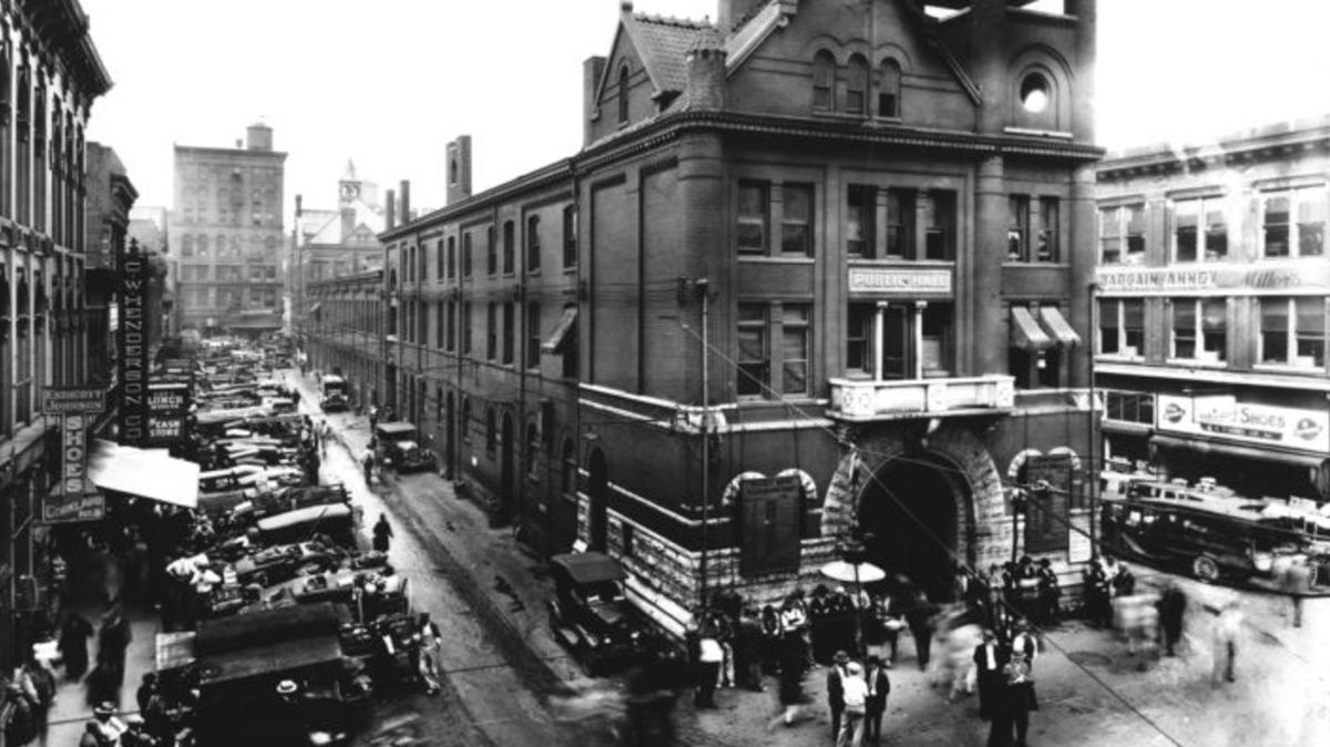 1930 Black and White Photo Of Market Square In Knoxville, TN