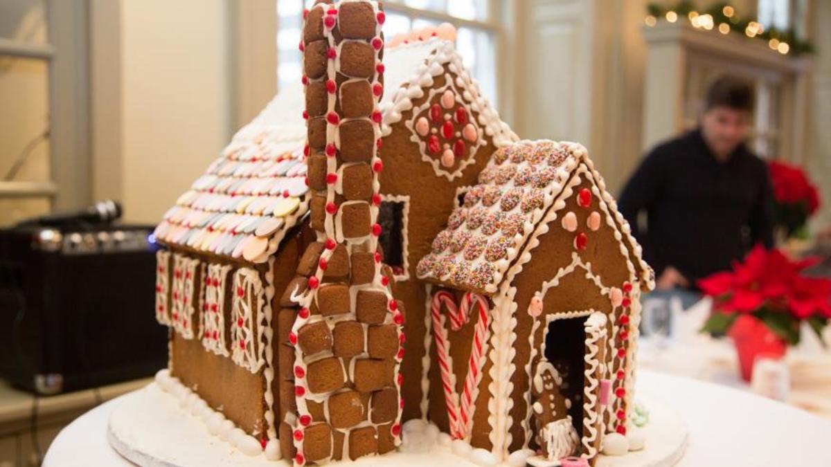 Davio's Galleria Gingerbread House