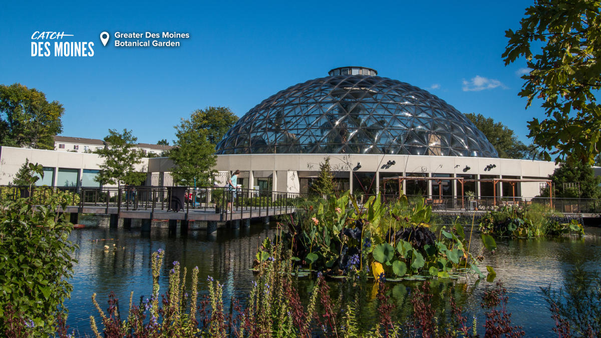Greater Des Moines Botanical Garden Exterior Zoom Background
