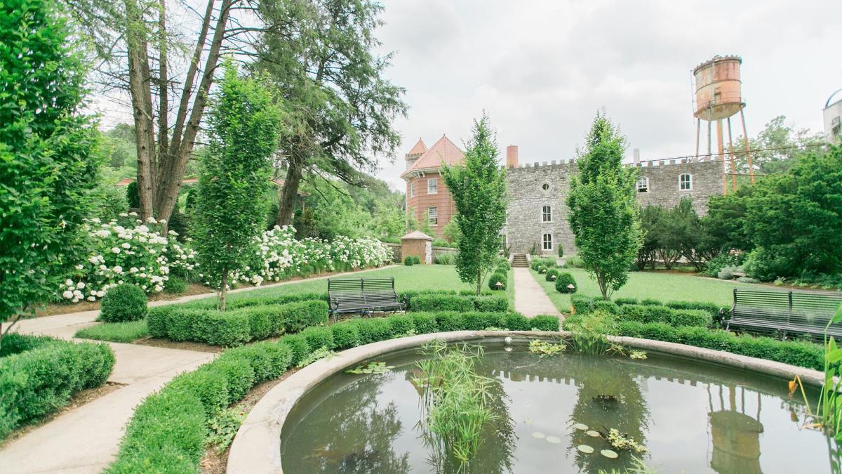 Garden-at-Castle-and-Key-Distillery-1-sm
