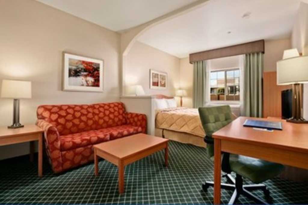 Comfort inn and suites.JPG