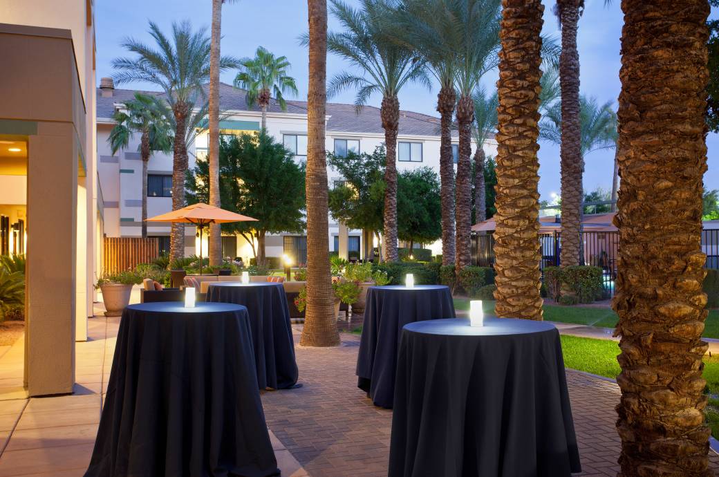 Sonesta Select Phoenix Chandler  -  Pool-side Social