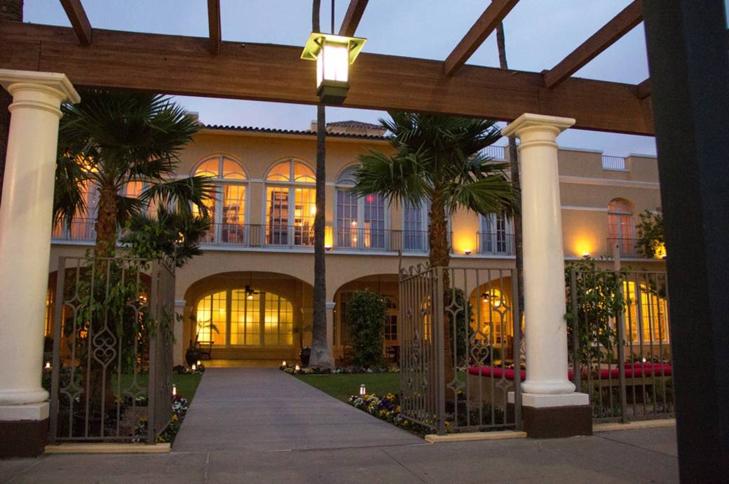 Crowne Plaza San Marcos Golf Resort Courtyard Entry