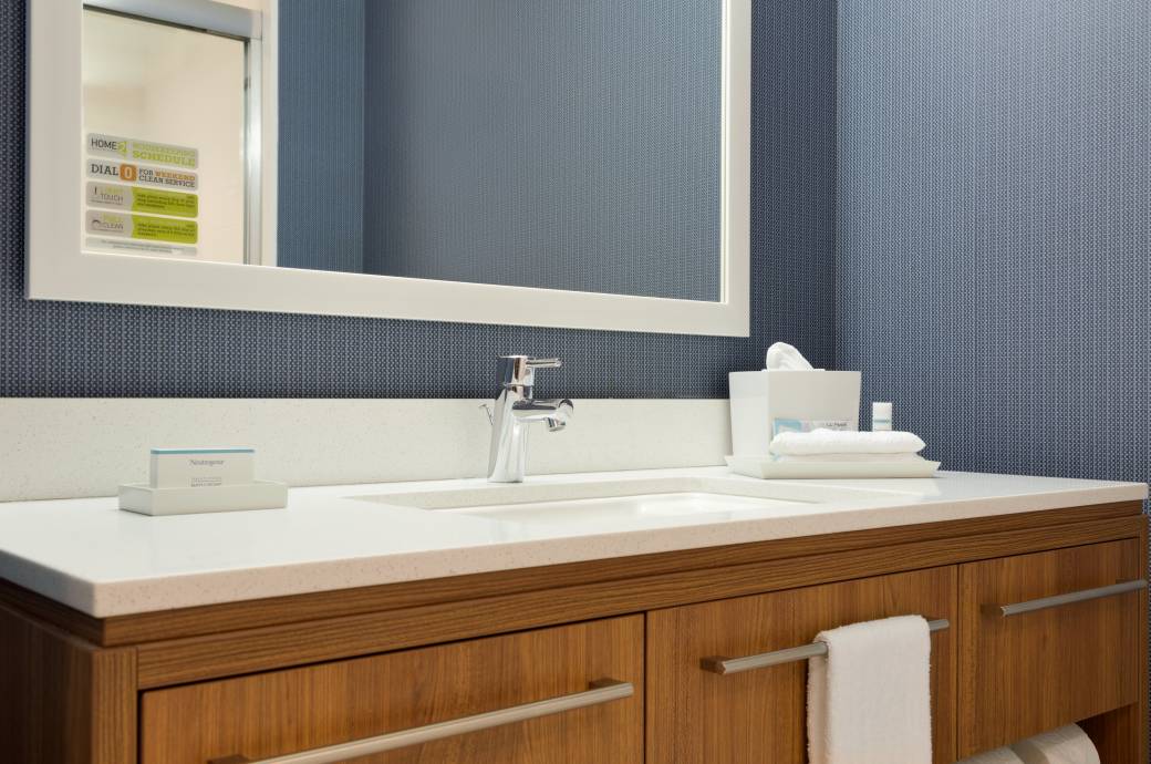 Home2 Suites by Hilton Phoenix Chandler PHXPC Guest Bathroom